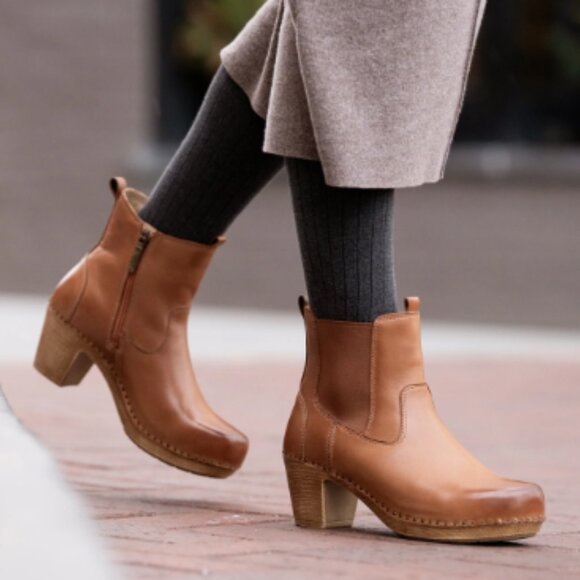 NEW Dansko Shayna Heeled Chelsea Boots - Leather Luggage For Women 257 7S4 - Picture 8 of 12
